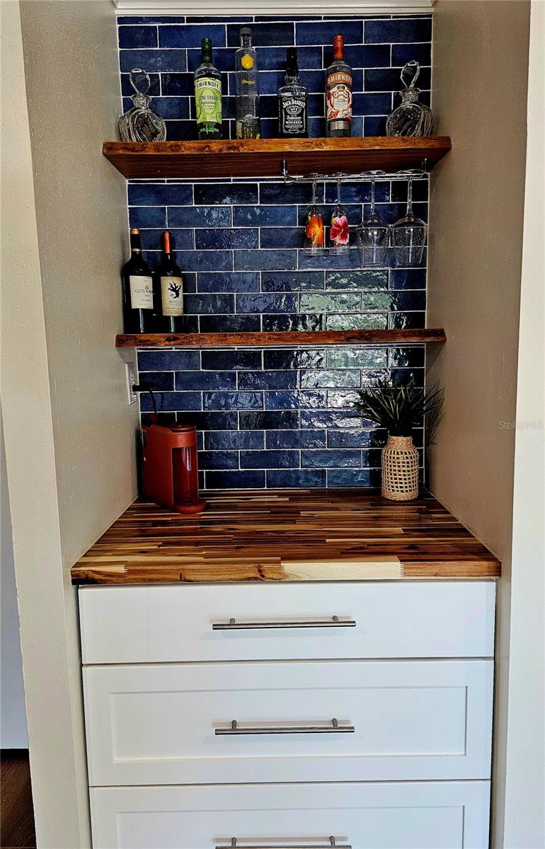 coffee/wine bar