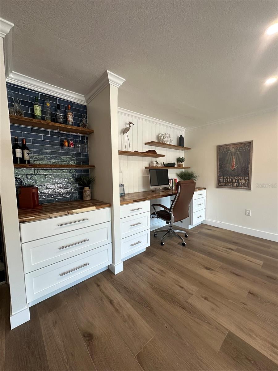 Built in coffee/wine bar and office desk