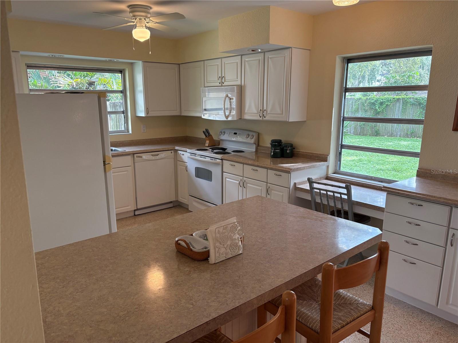 Kitchen breakfast bar.