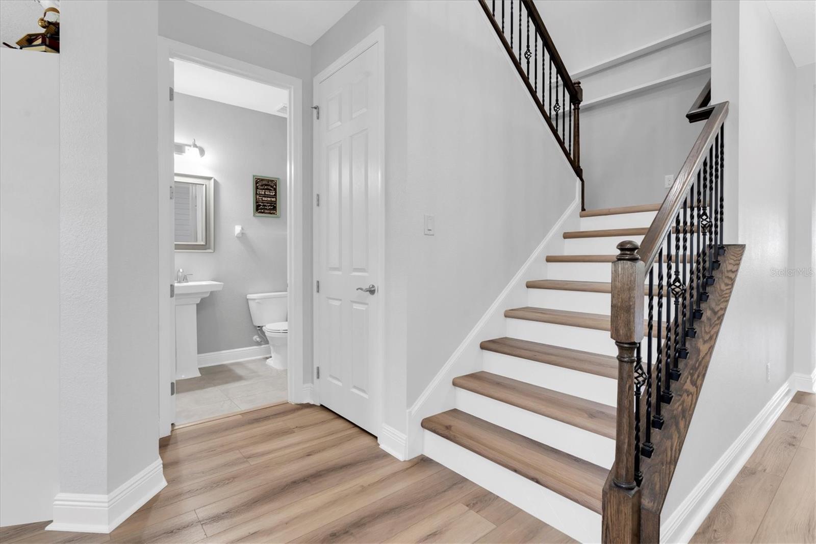 ACSEND THE STAIRCASE TO 2ND STORY