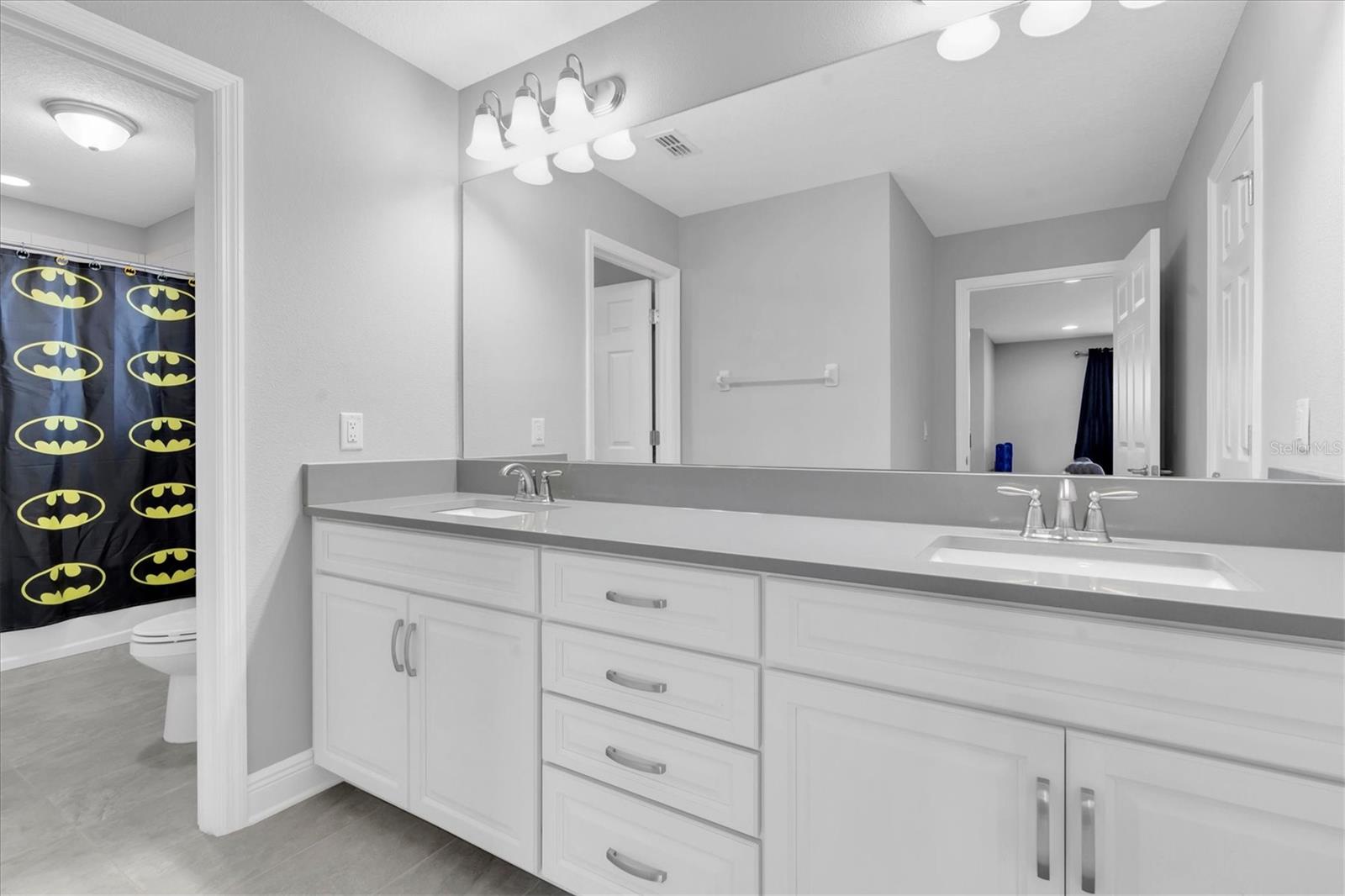 CUSTOM LAUNDRY ROOM