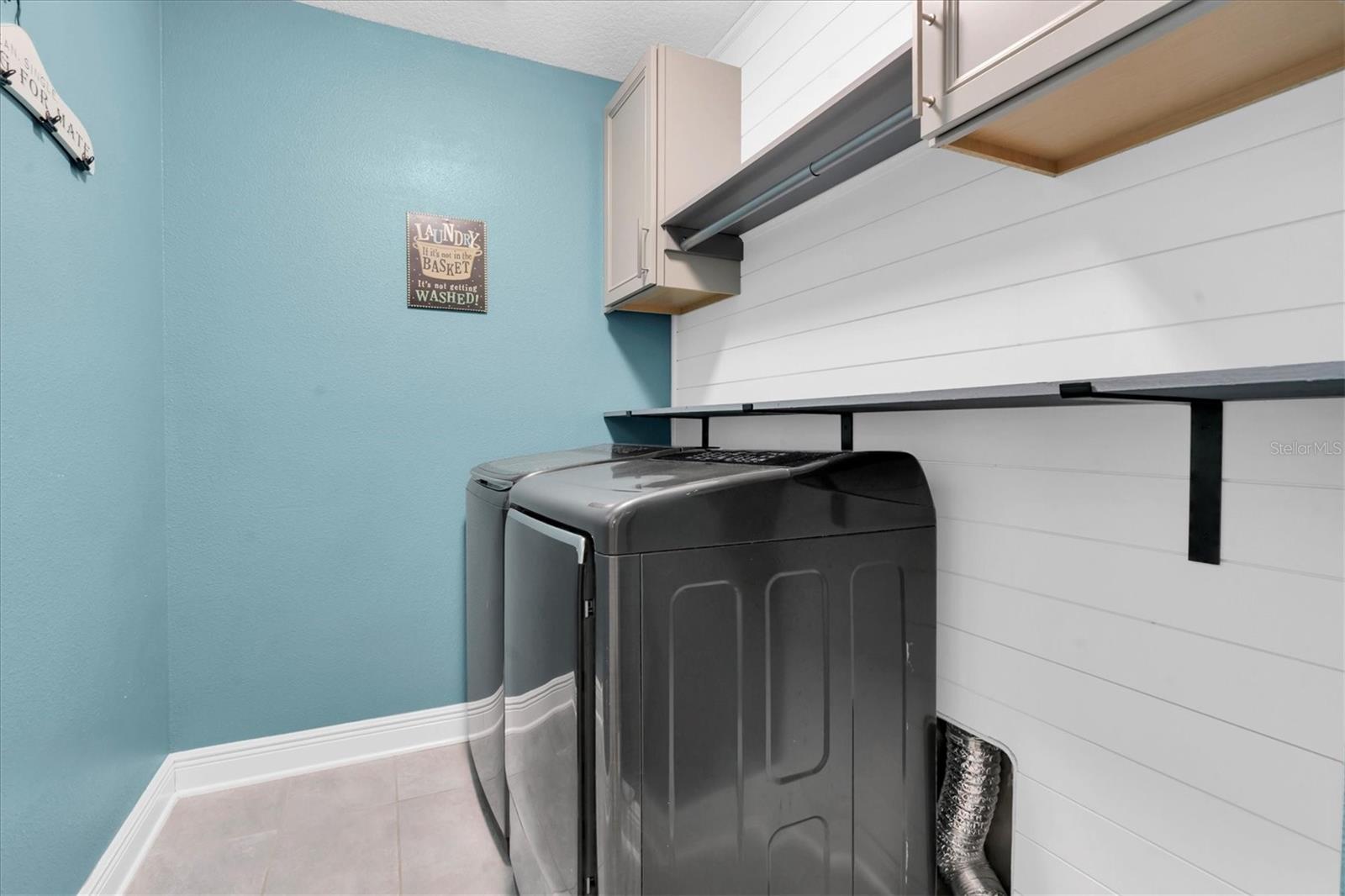 CUSTOM LAUNDRY ROOM