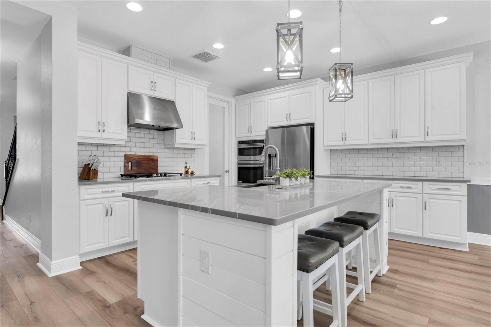 BEAUTIFUL GOURMET KITCHEN