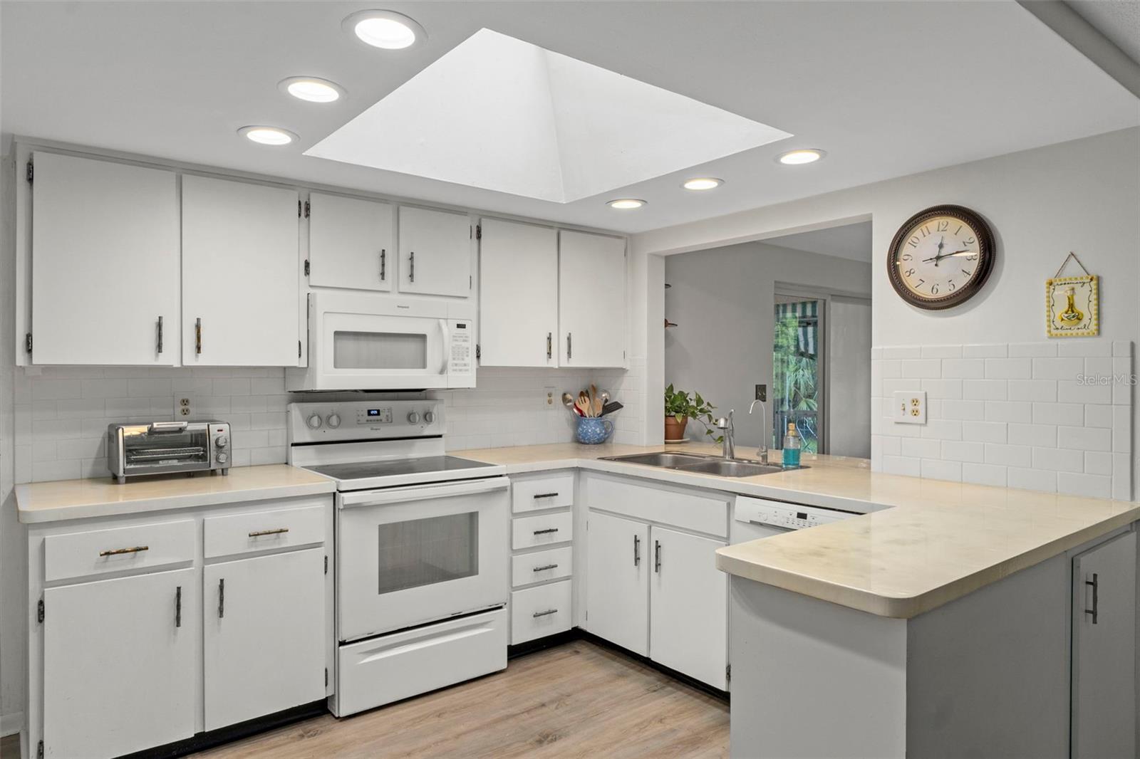 Recently updated appliances and Skylight