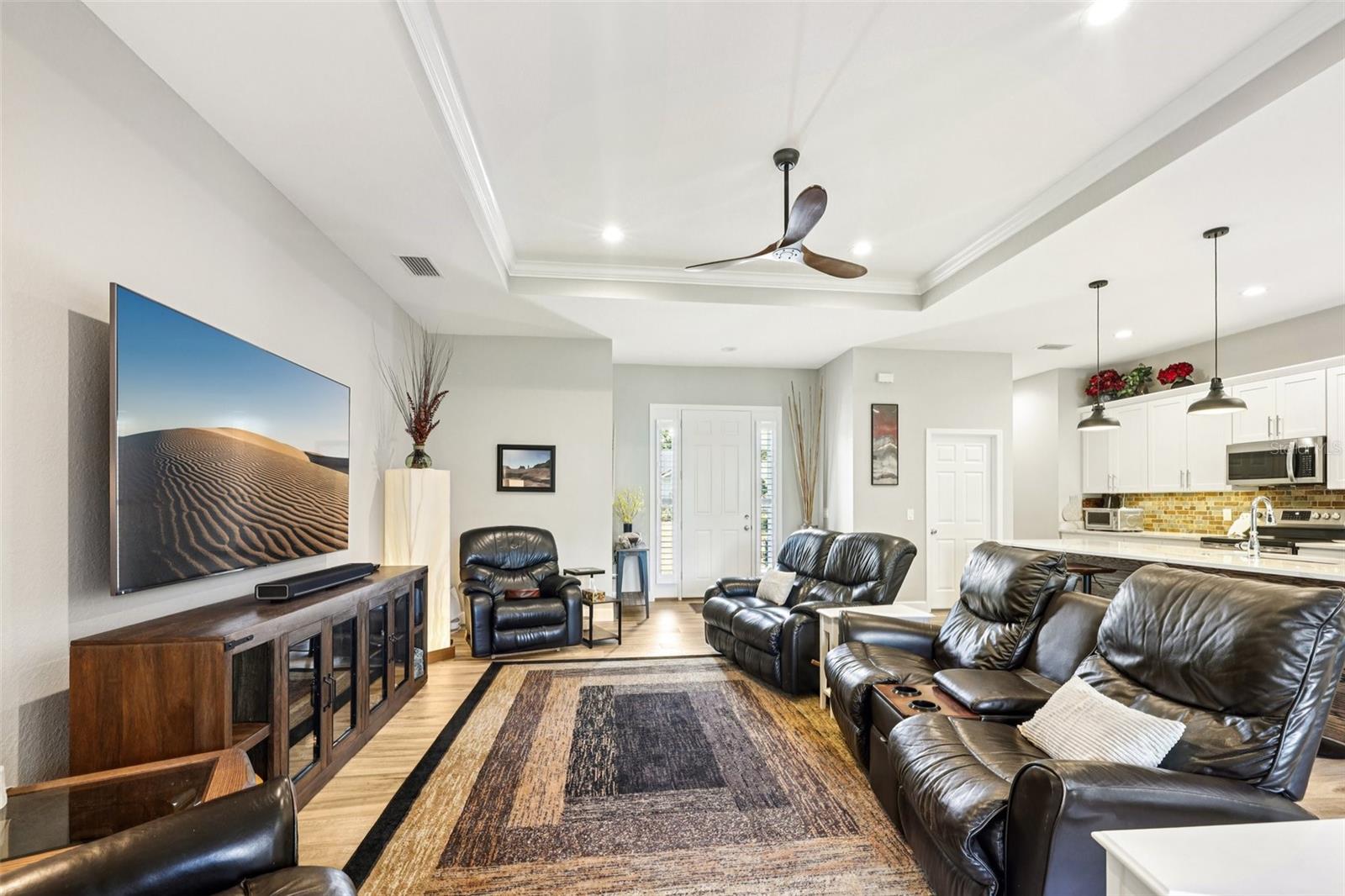 Huge great room with tray ceilings