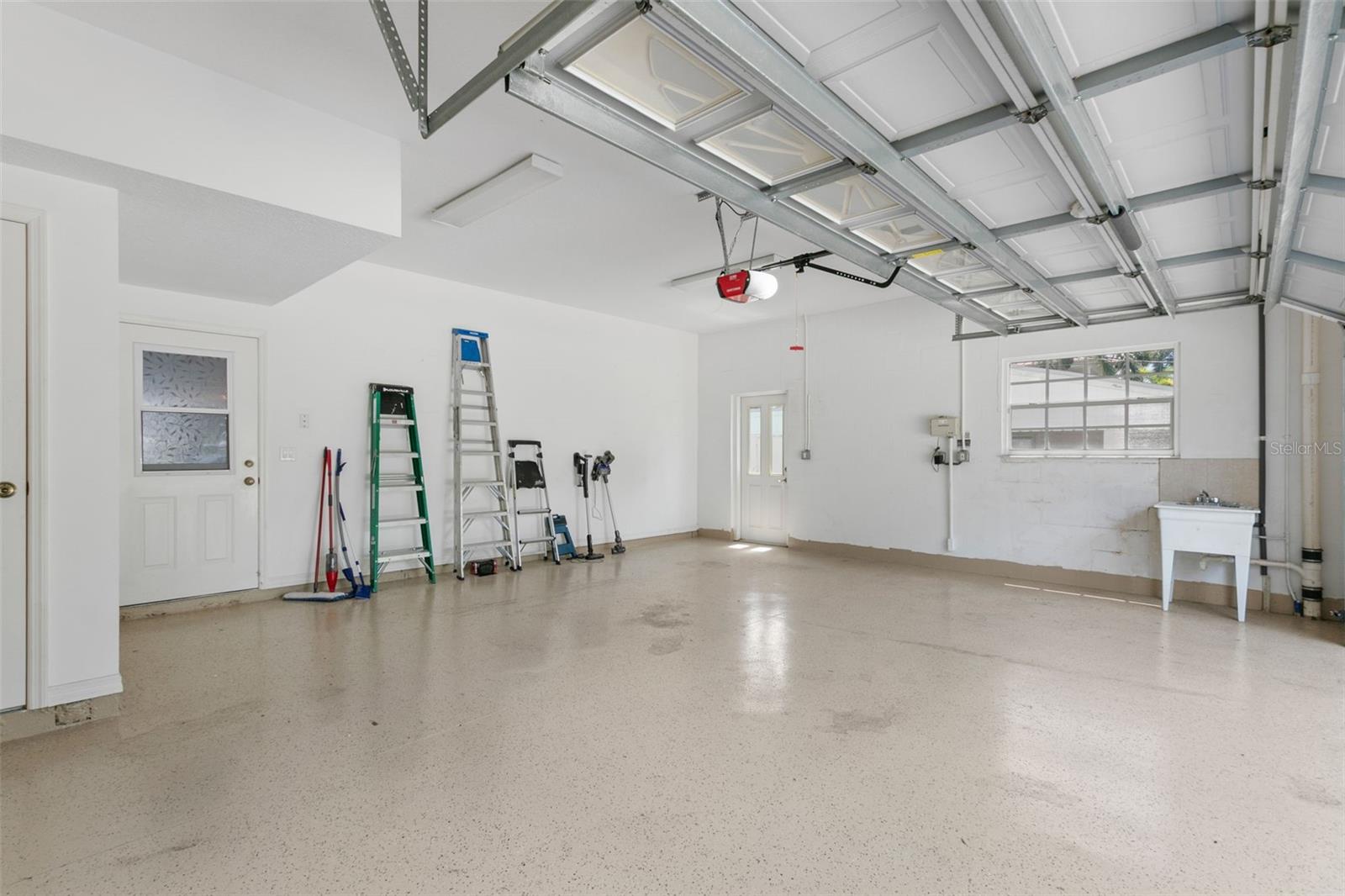 Garage 2