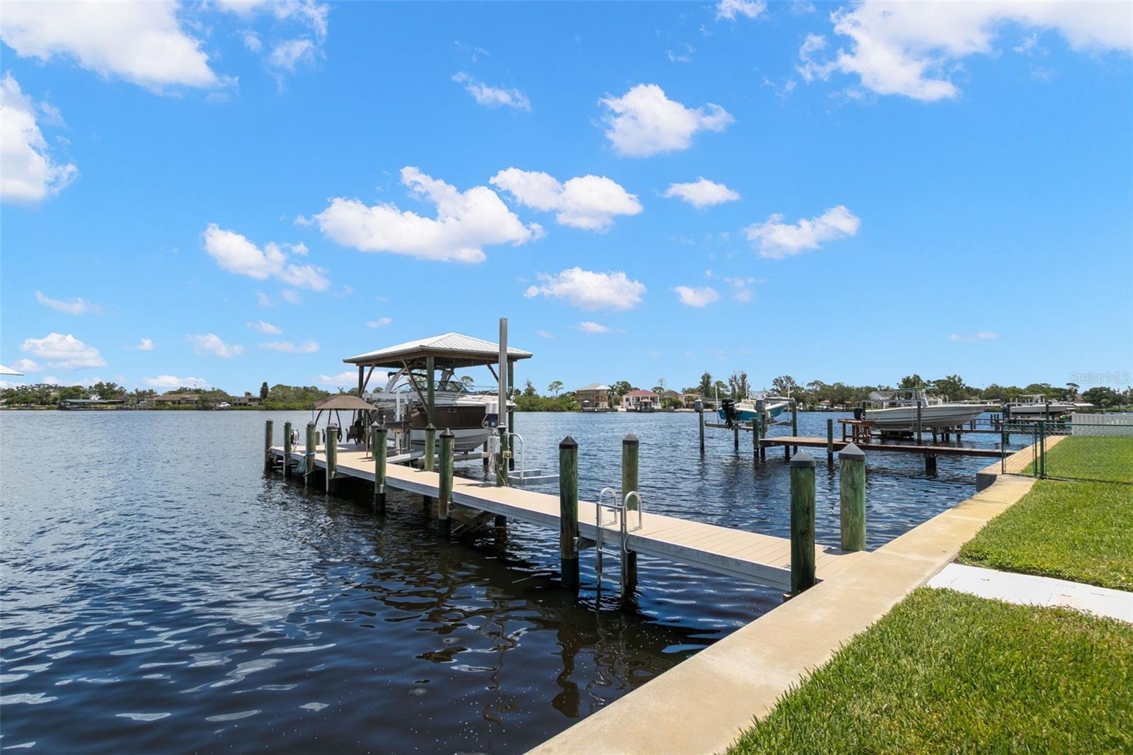 Private dock with 20,000 pound lift