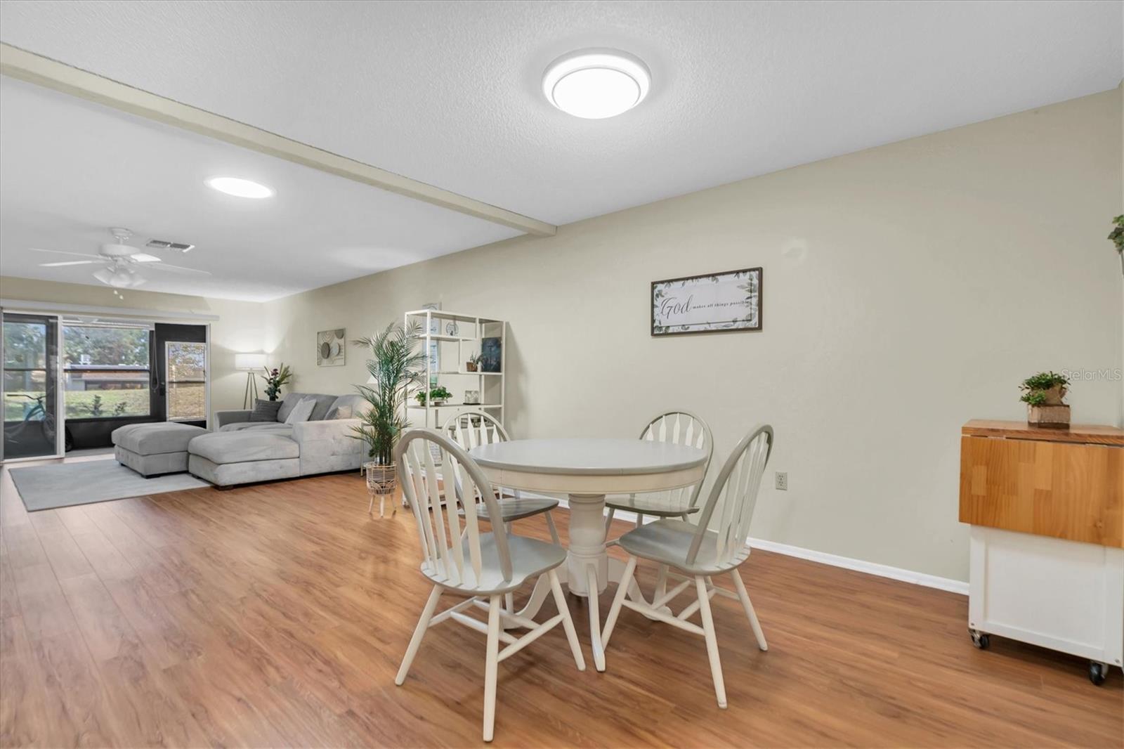 Living room/dining room