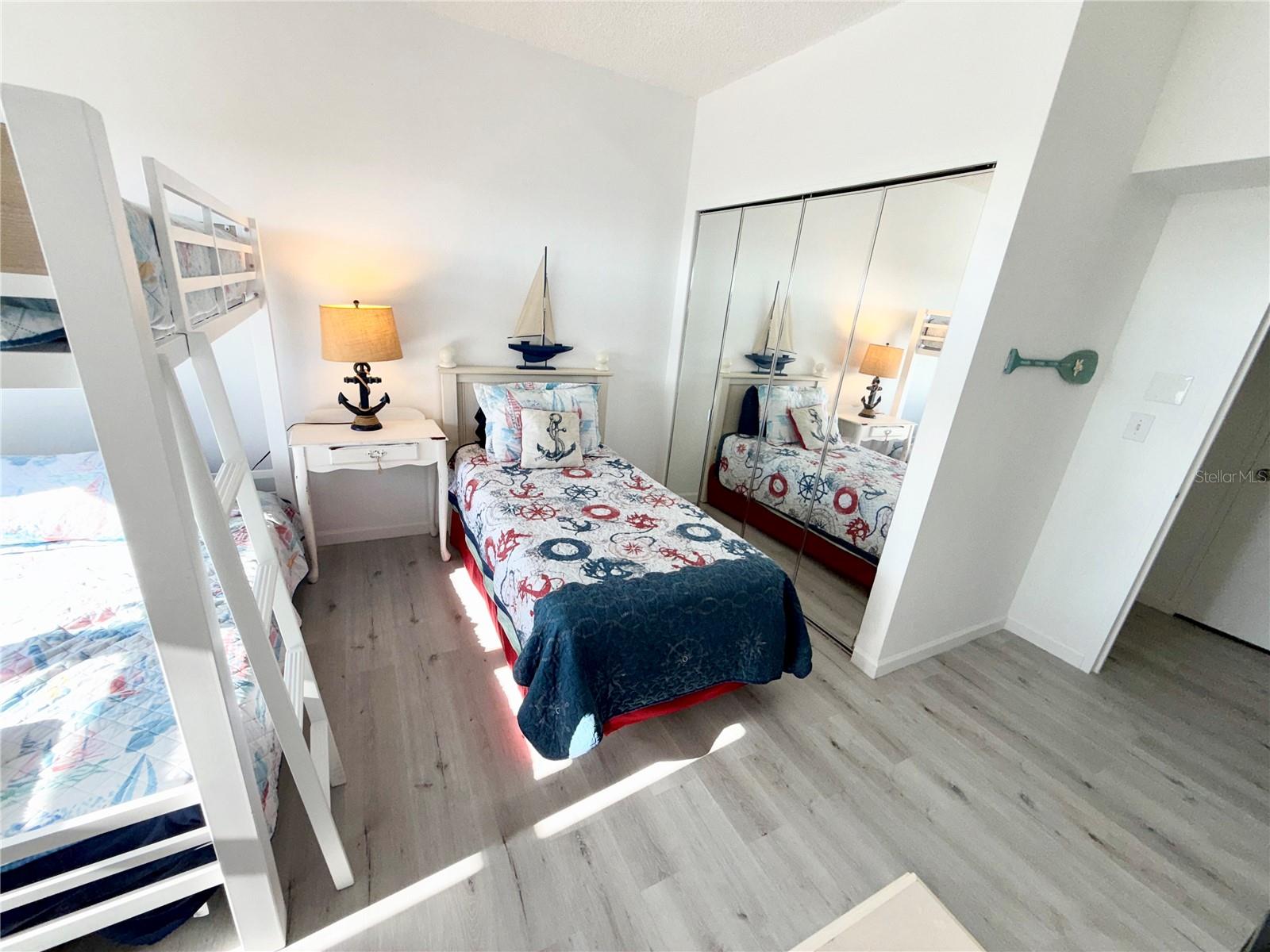 Guest bed and bunkbeds