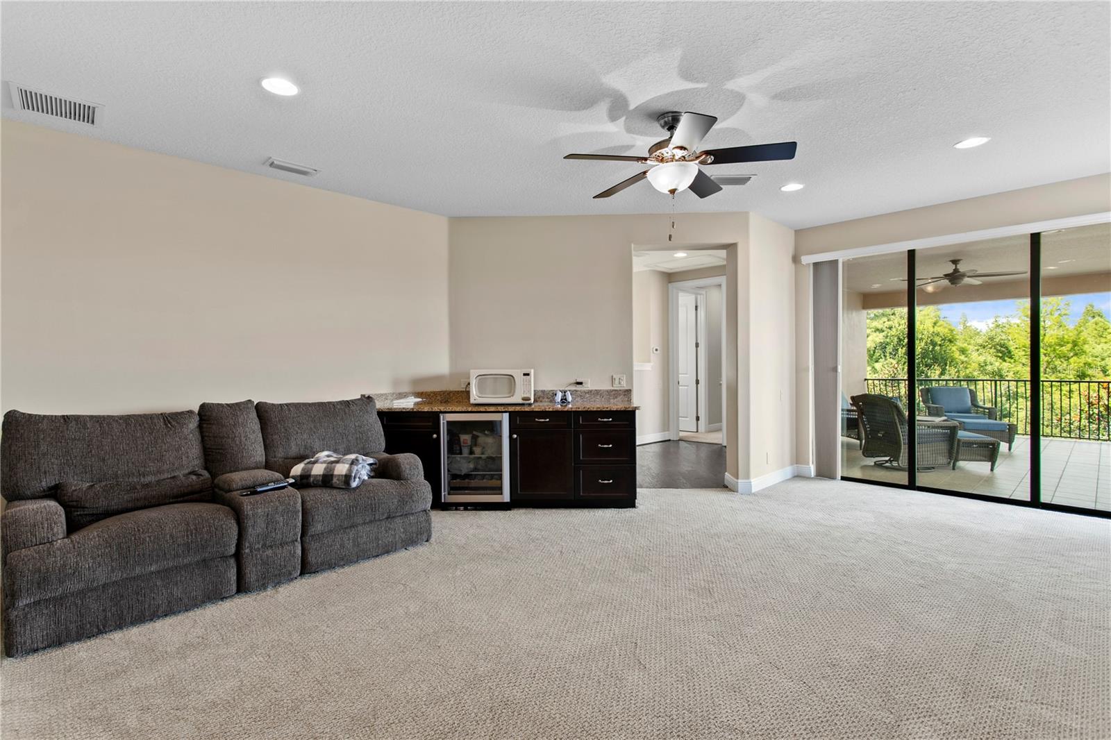 Bonus Room with Breakfast Bar and Balcony