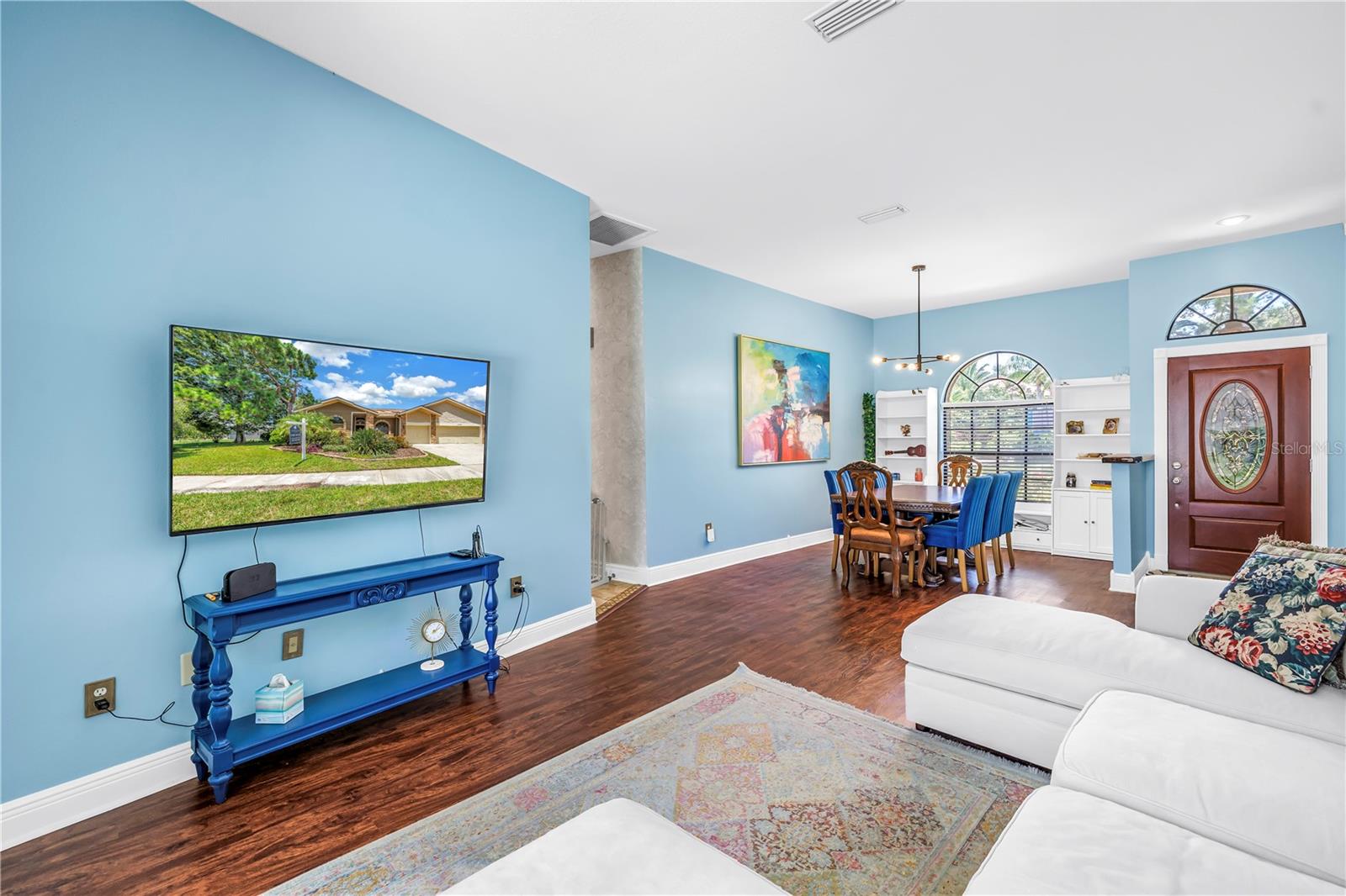Dining room/living room combo