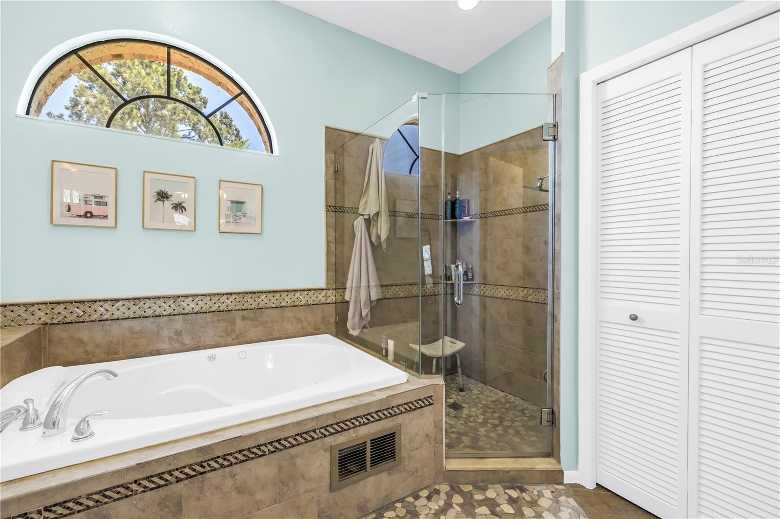 Soaking tub/shower
