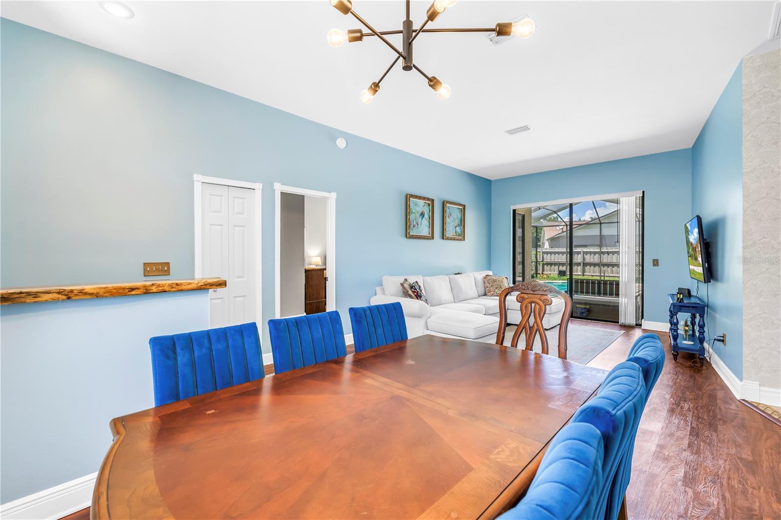 Dining room/living room combo