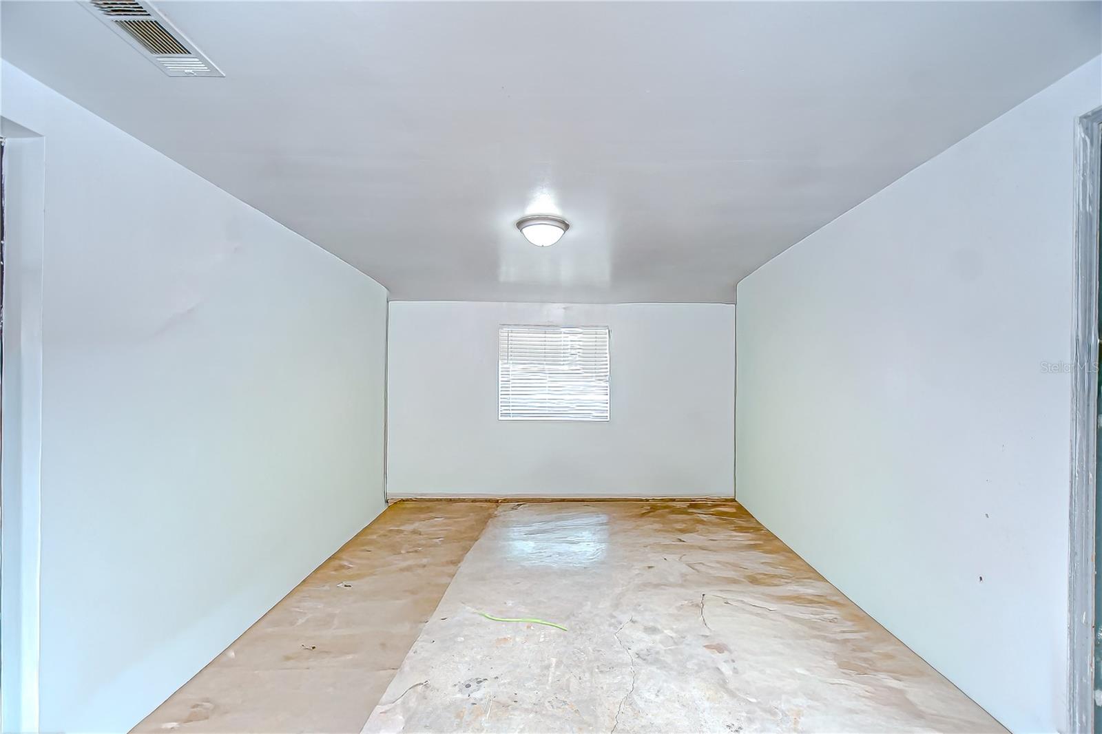 Bonus Room with Private Entrance – Endless Possibilities!