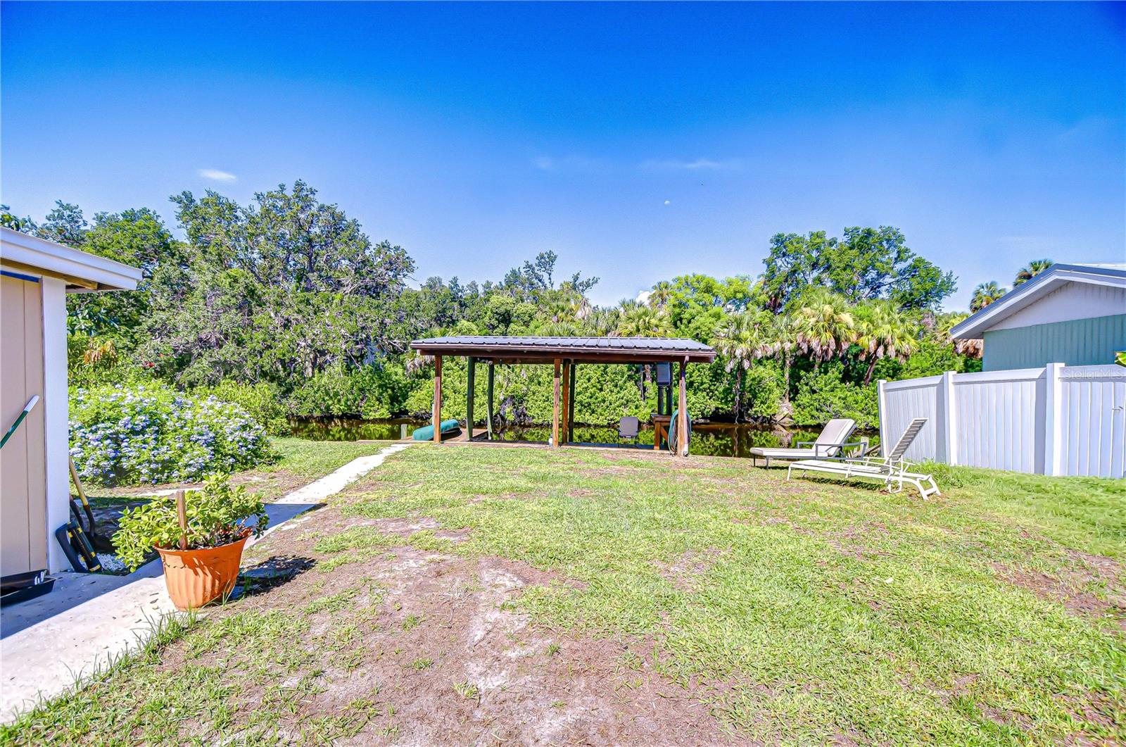 Spacious Backyard for Outdoor Fun!