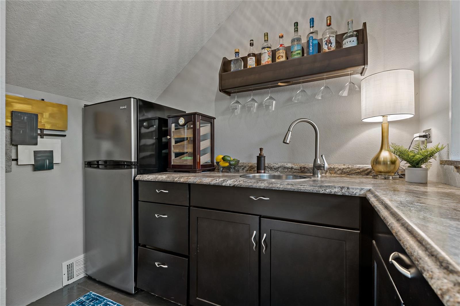 WHAT?!? EVEN A WET BAR/FULL FRIDGE DOWNSTAIRS OFF THE SITTING ROOM & OFFICE!!