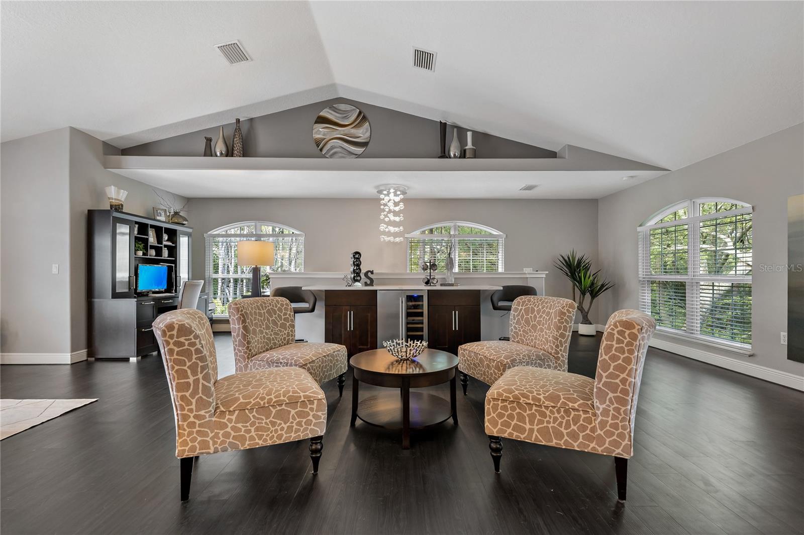 MODERN, GLAM TOWNHOME IN THE HEART OF OZONA