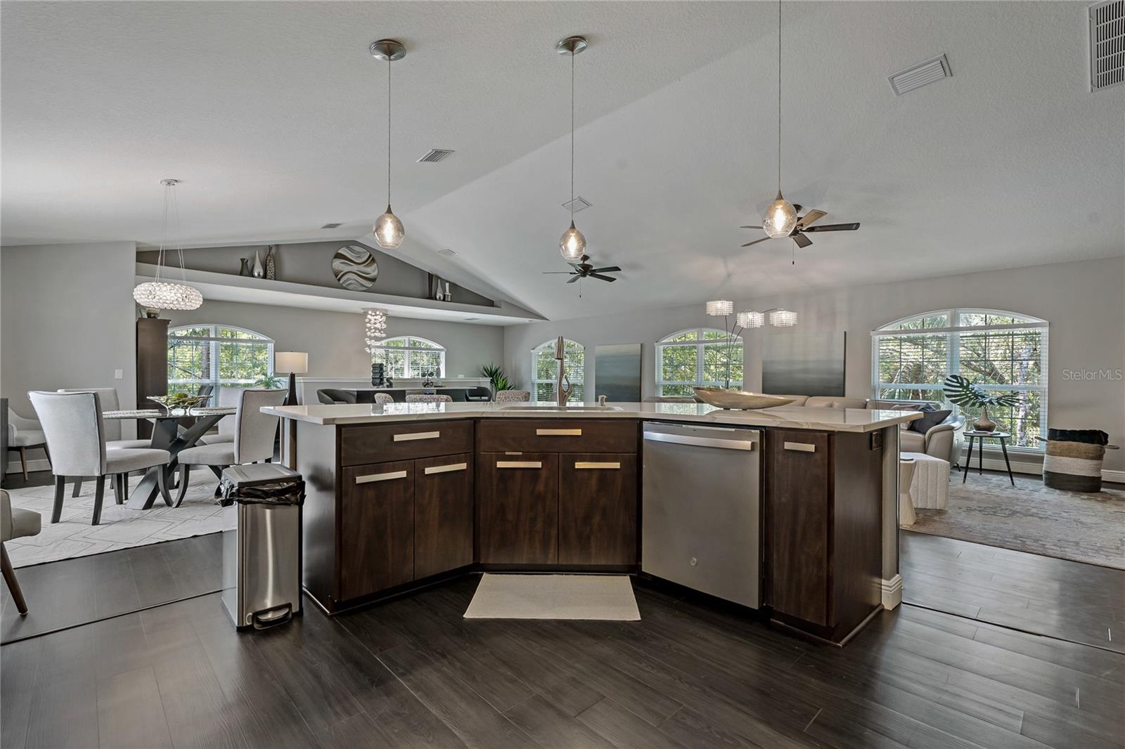 CURVED ISLAND WITH QUARTZ COUNTERTOPS