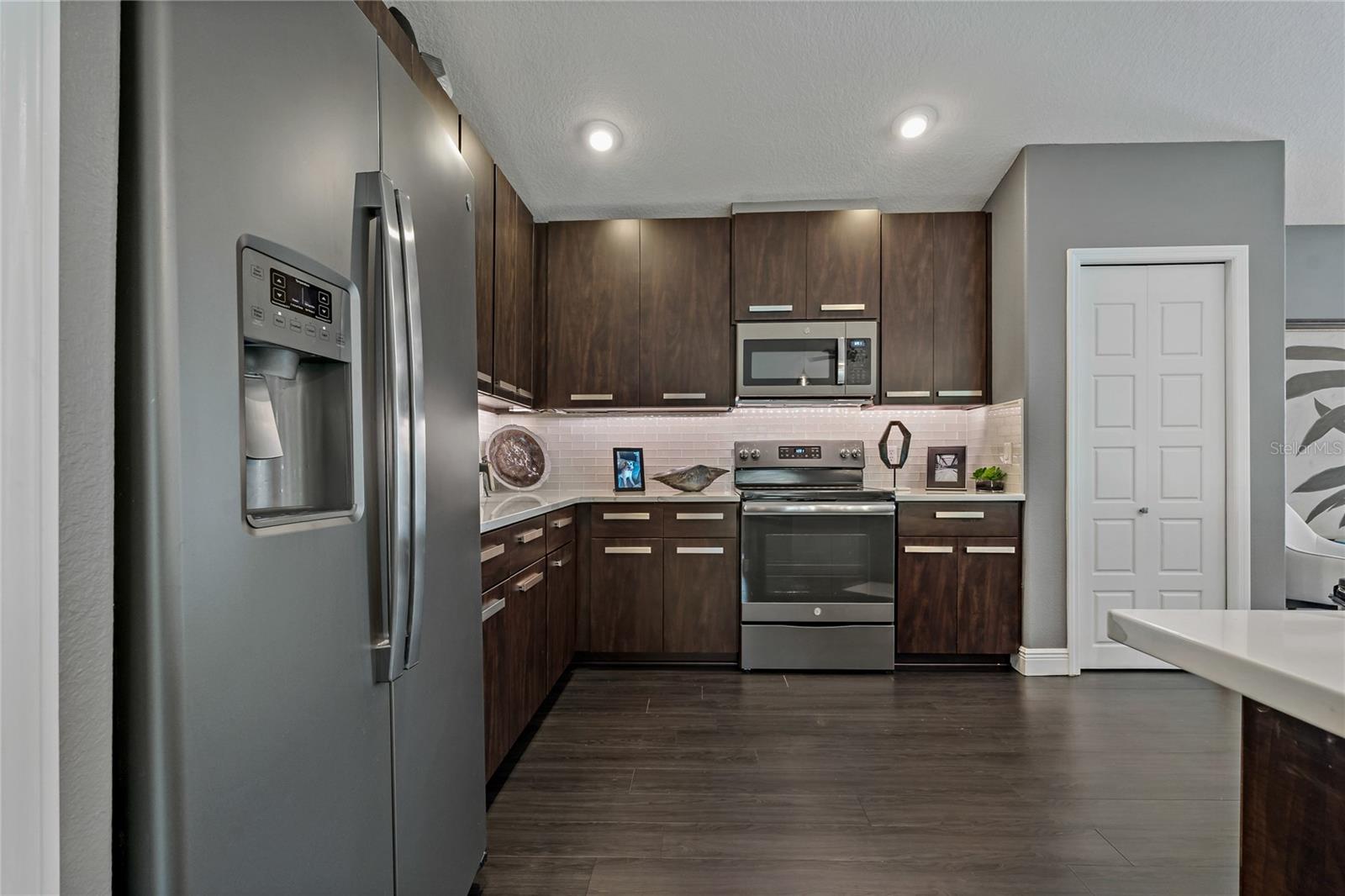 GLASS TILE BACKSPLASH AND STAINLESS STEEL APPLIANCES