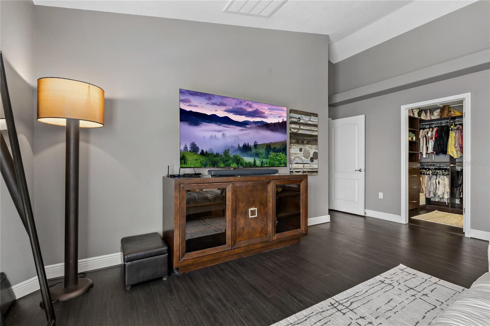 SPACIOUS PRIMARY SUITE