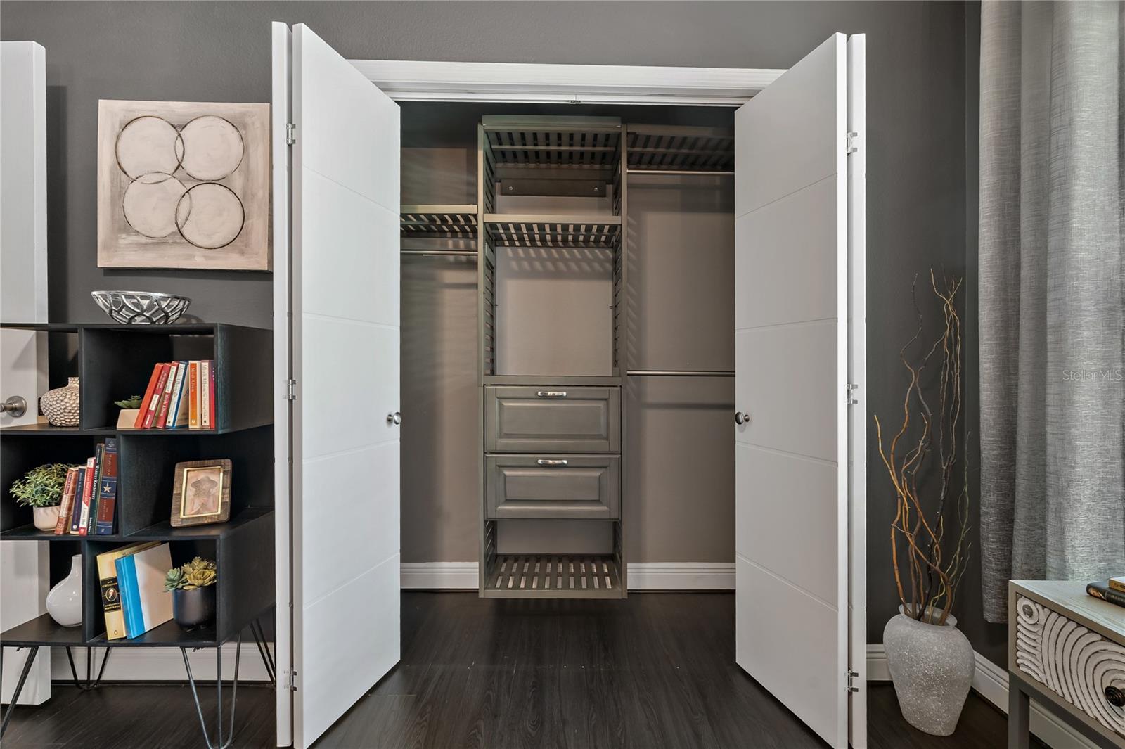CUSTOM ORGANIZATION SYSTEMS IN THE CLOSETS