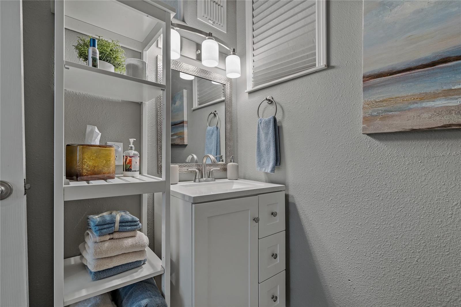 FULL BATHROOM