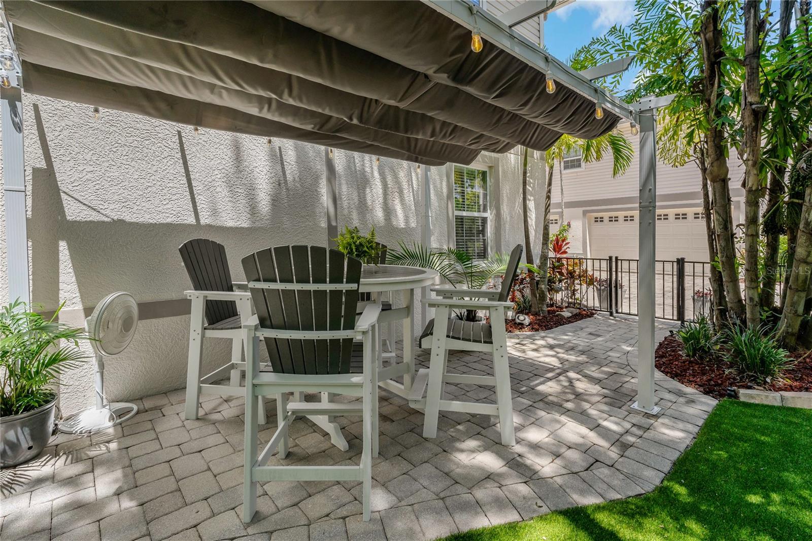 PERGOLA AREA IN YOUR PRIVATE BACKYARD!