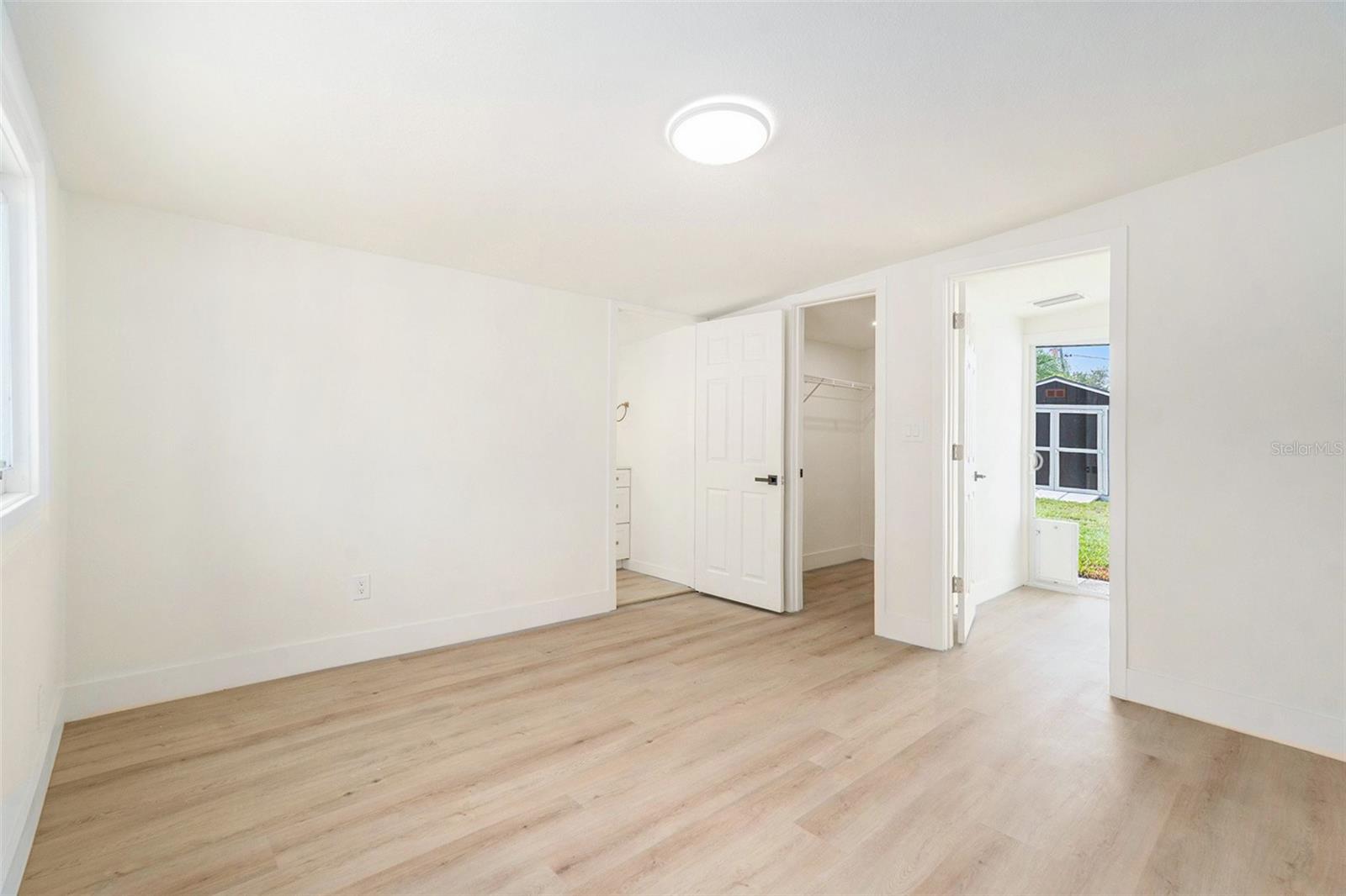 Primary bedroom y walking closet
