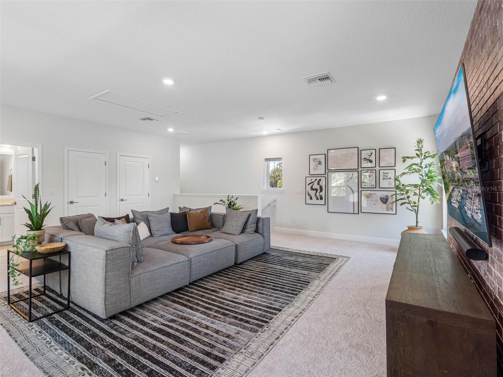 Enormous ADU with ensuite bathroom