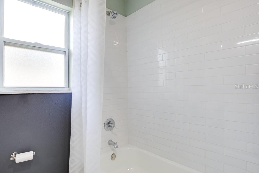 Main House Jack and Jill Bathroom