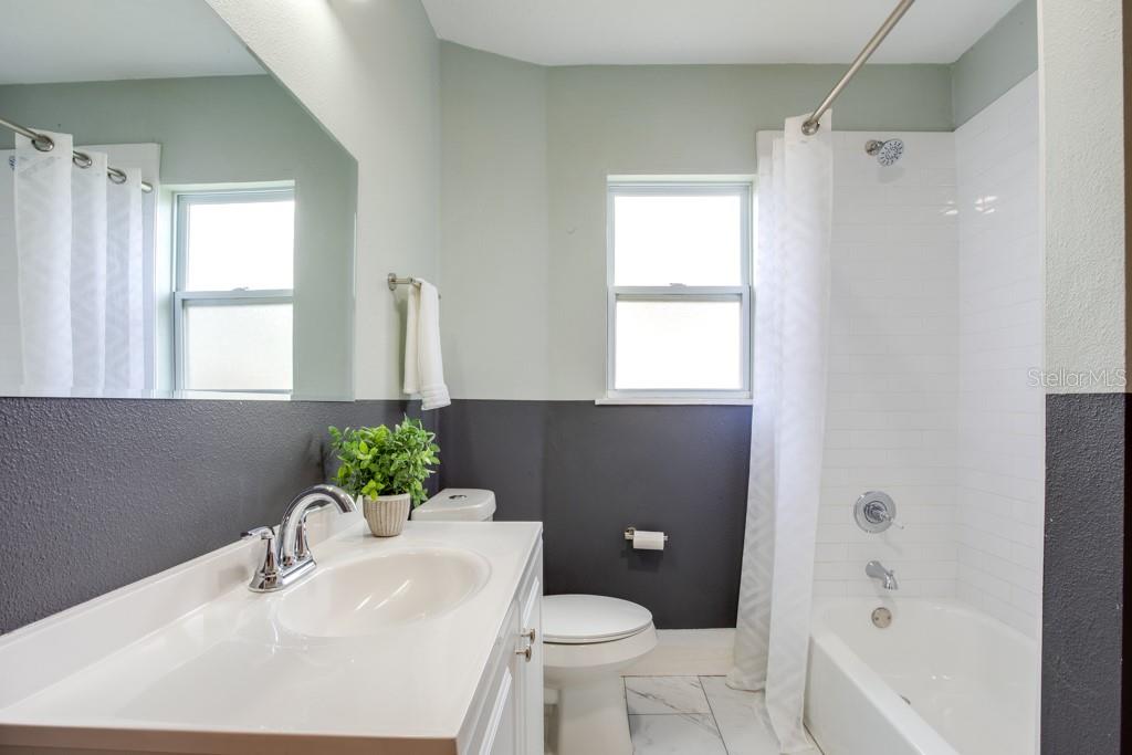 Main House Jack and Jill Bathroom