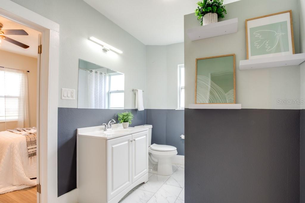 Main House Jack and Jill Bathroom