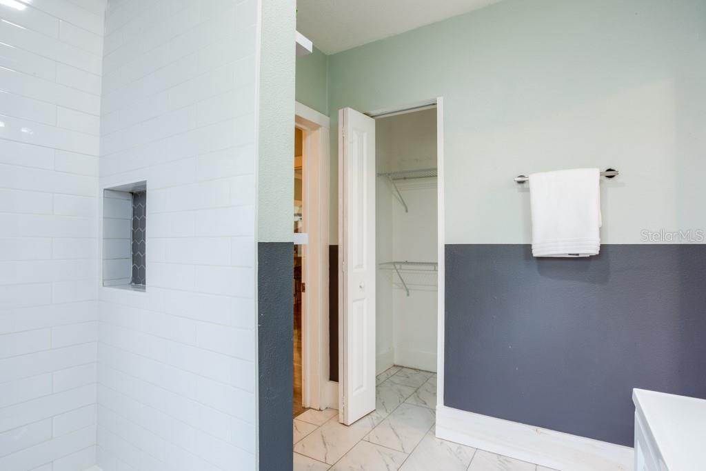 Main House Jack and Jill Bathroom