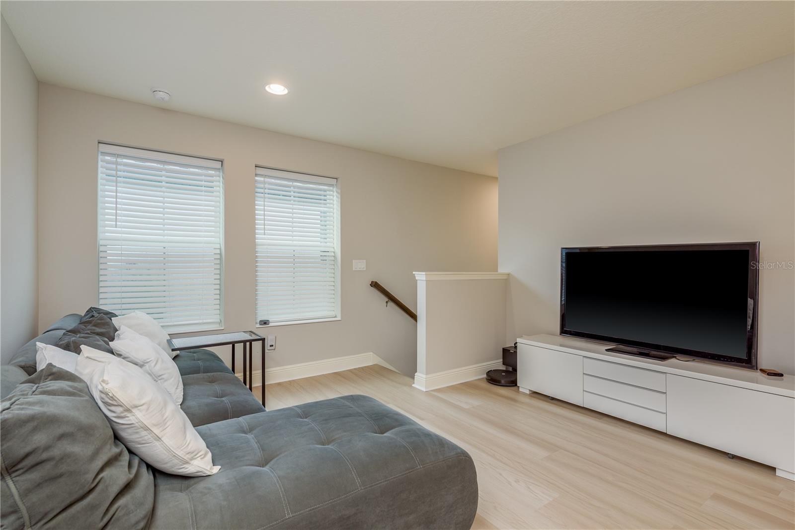 Loft Area upstairs - multi purpose use