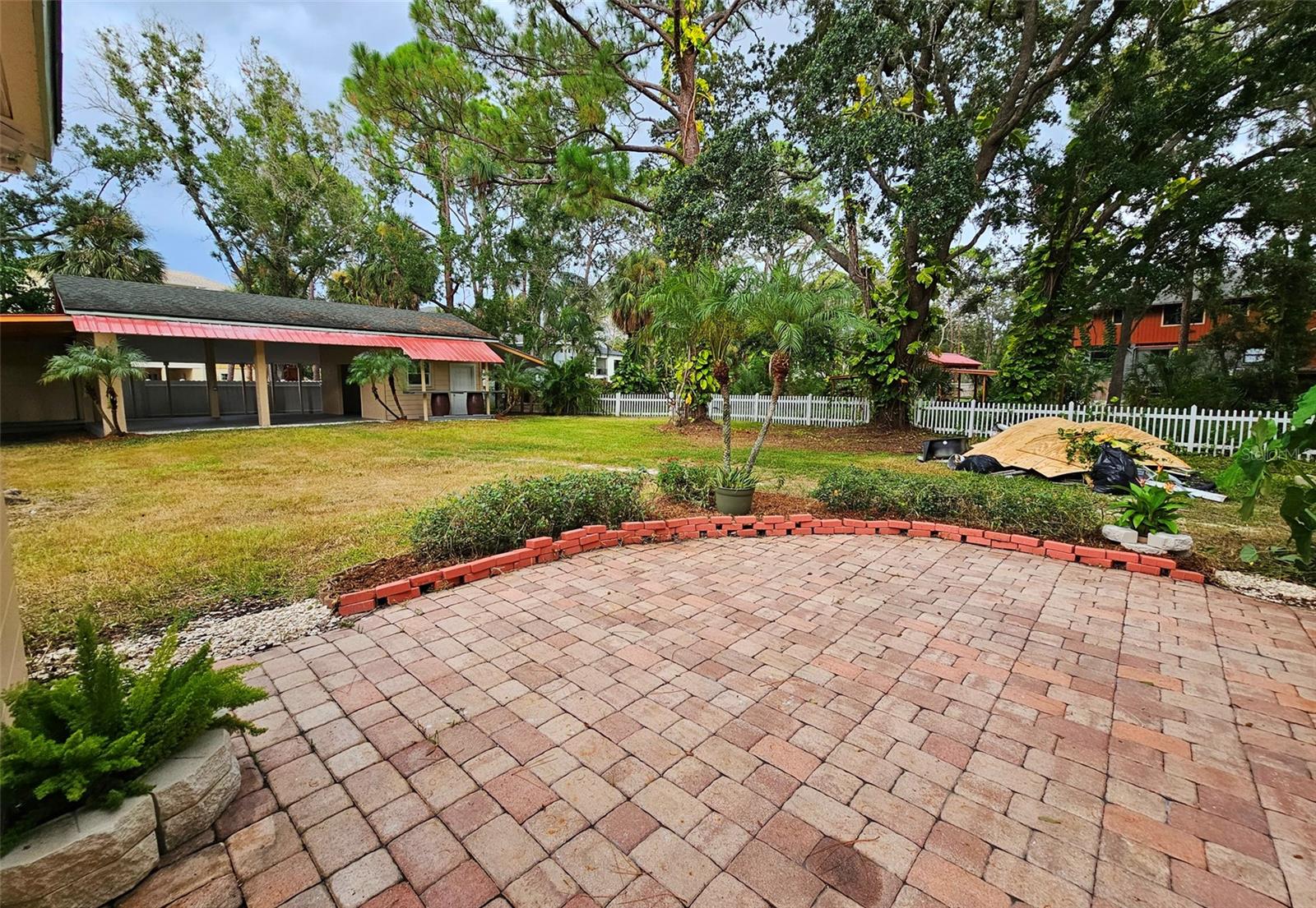 TB8417476