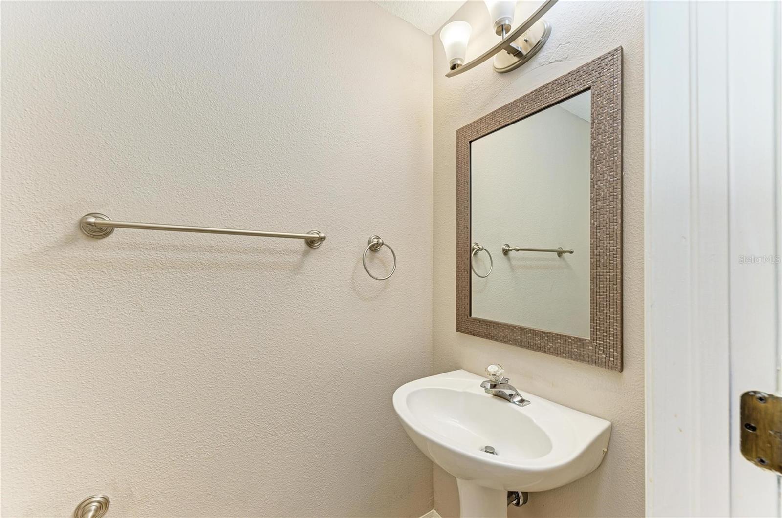 1st floor 1/2 bath