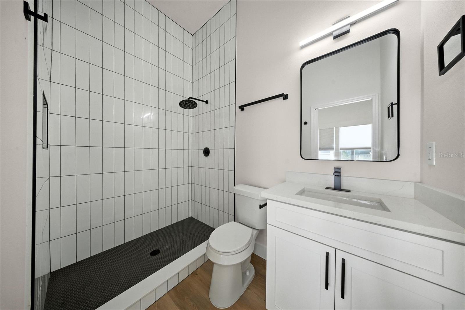 Bedroom 2 En suite bath