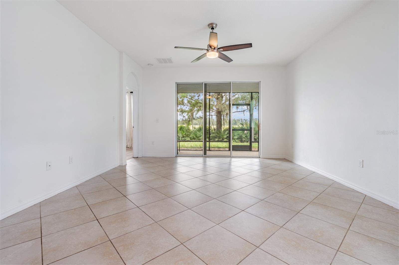 Open Bright and natural light