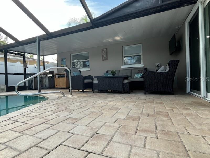 Large Sitting Area