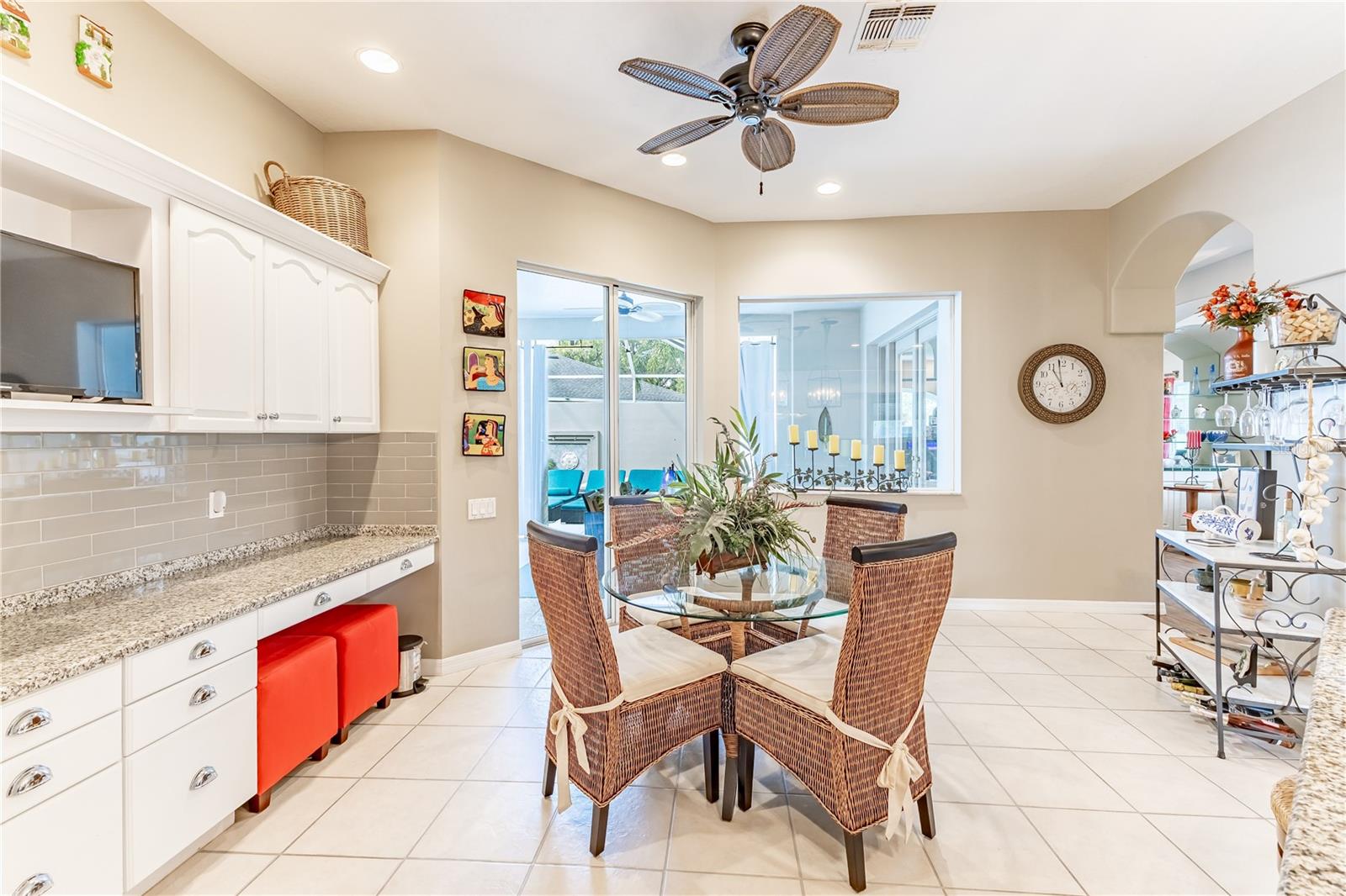Kitchen Dining Area