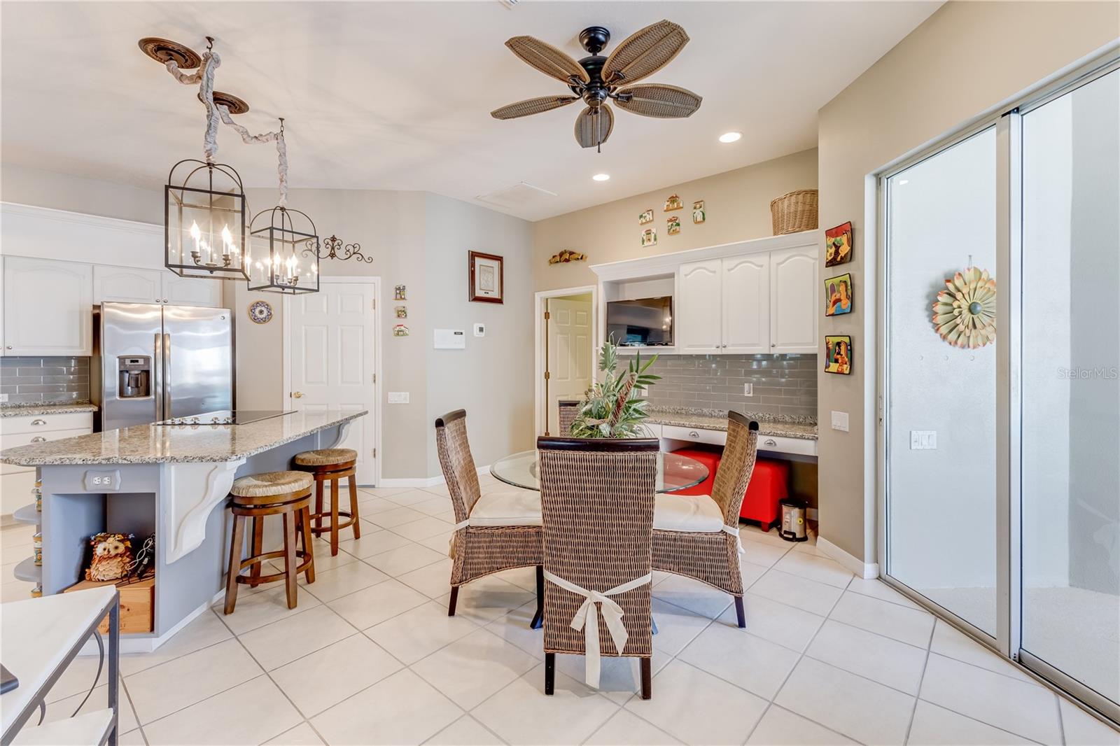 Kitchen Dining Area