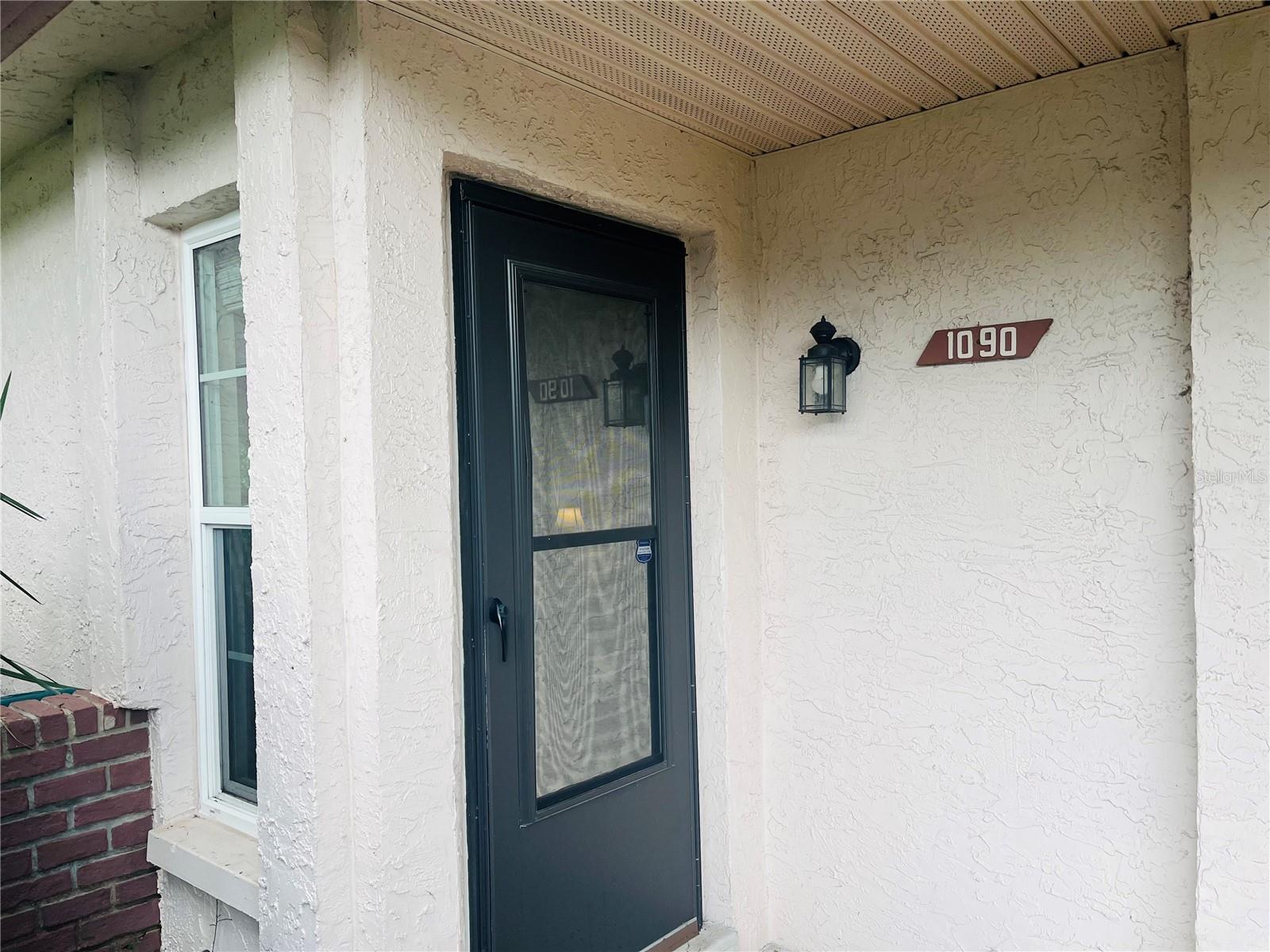 1090 Montrose Place #1701 Entrance!