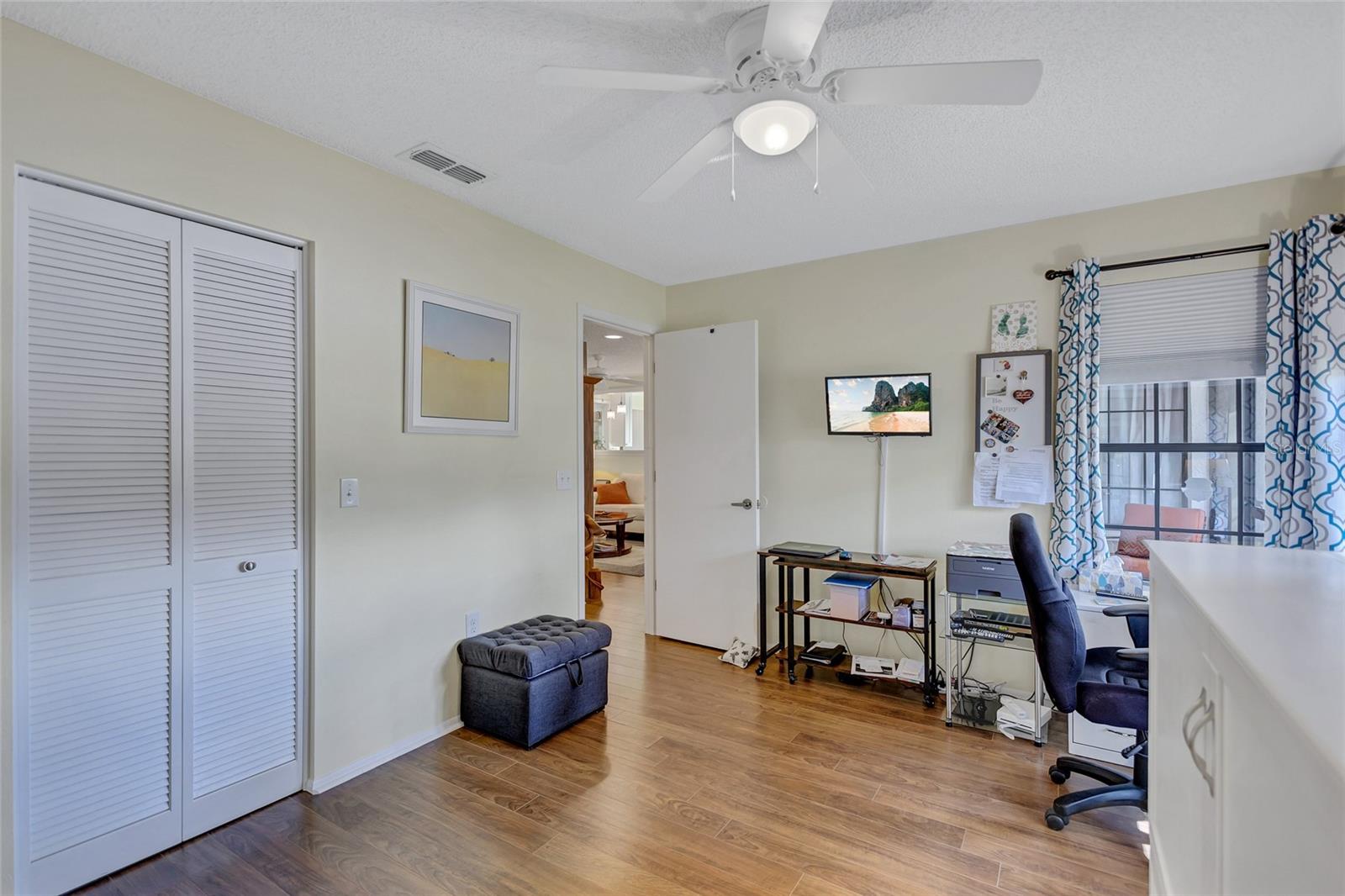 2nd bedroom
