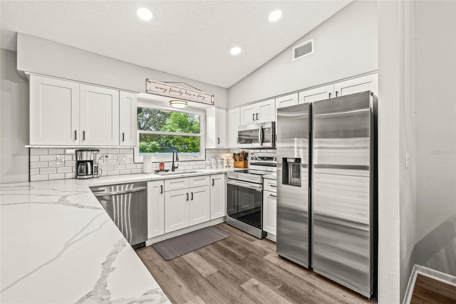 Kitchen with bar