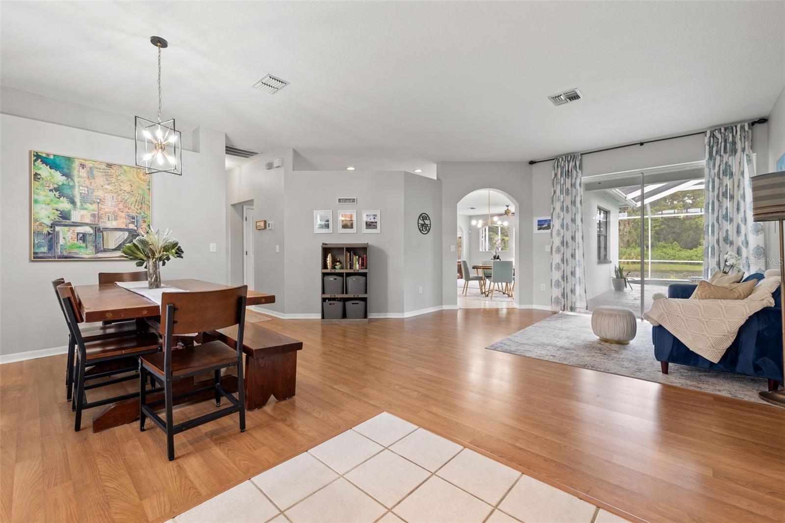 Living Room/Dining