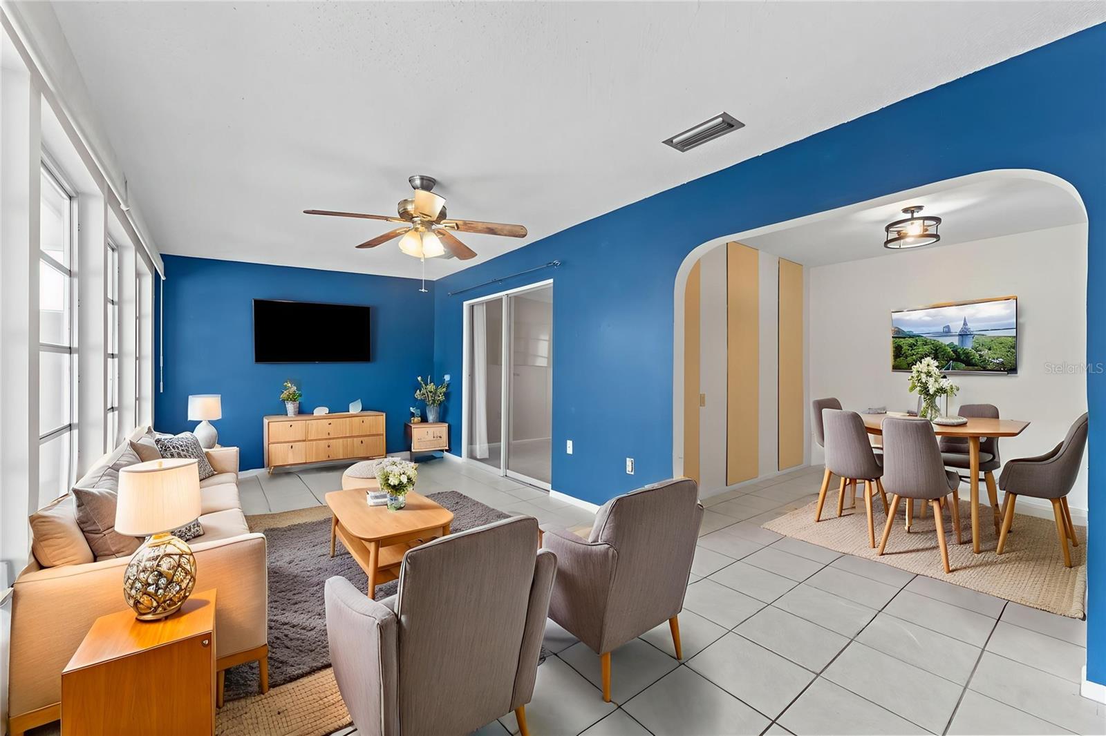 Virtual staged sunroom area