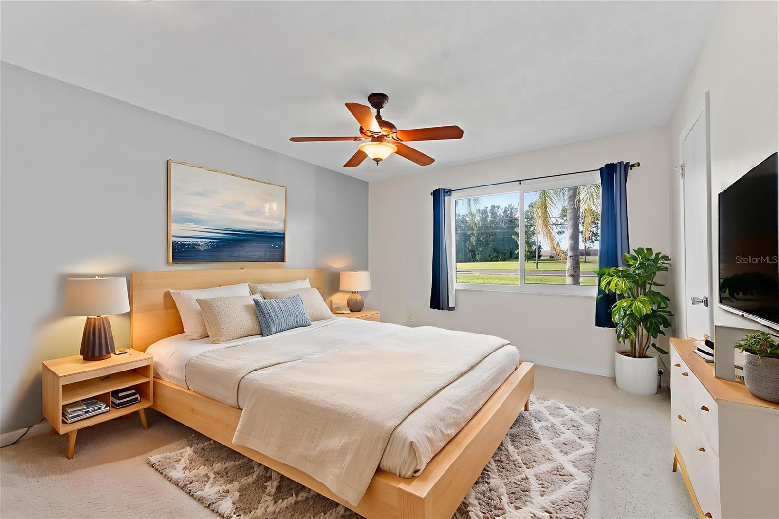 Virtually stages bedroom