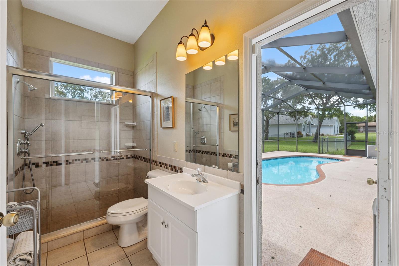 2nd Bath / Pool Bath