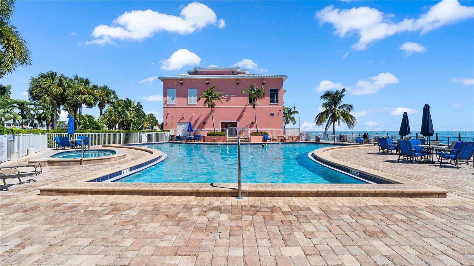 Yacht Club pool