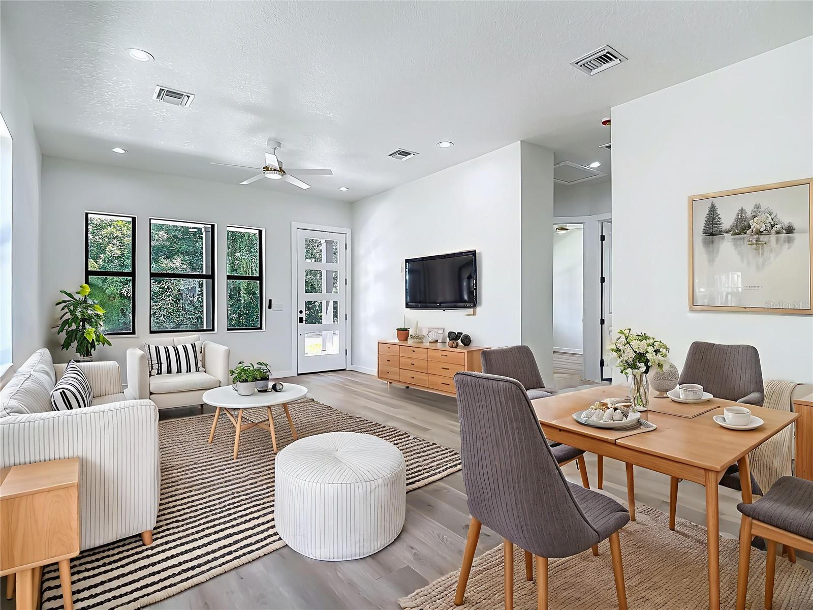 Virtual Staging - Living room/dining room